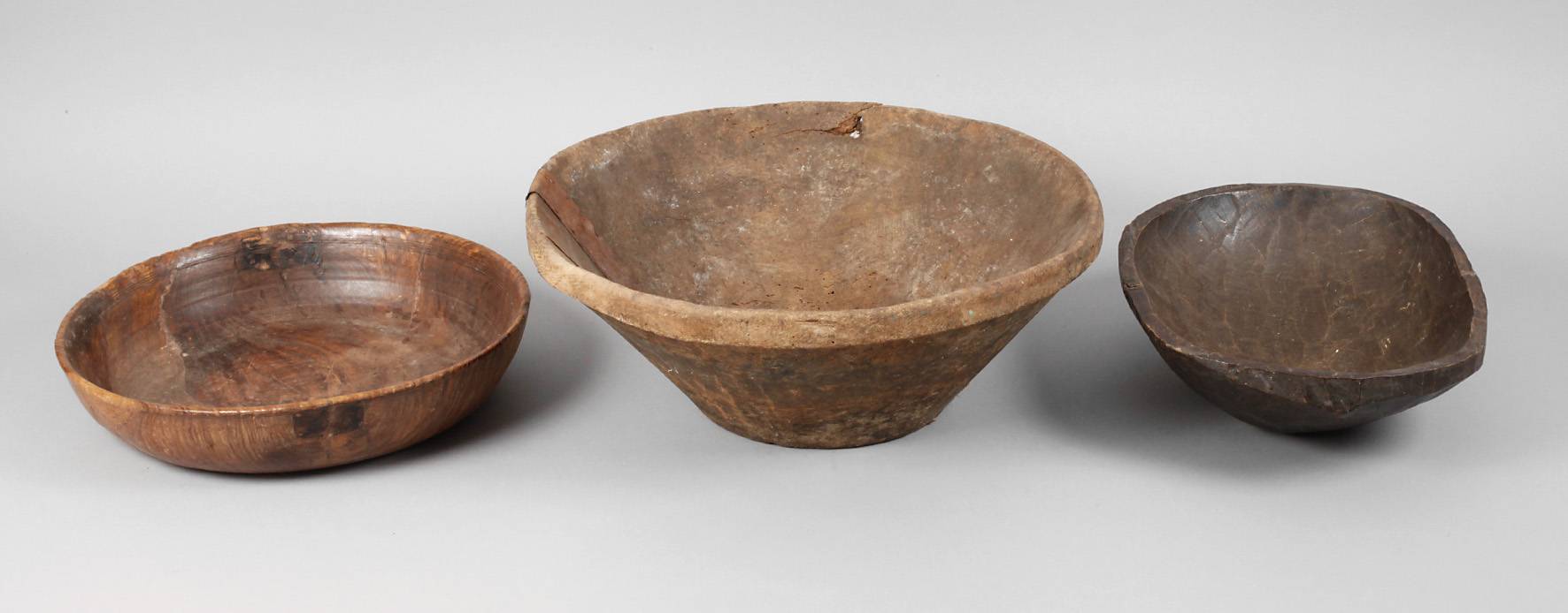 Drei bäuerliche Holzschüsseln