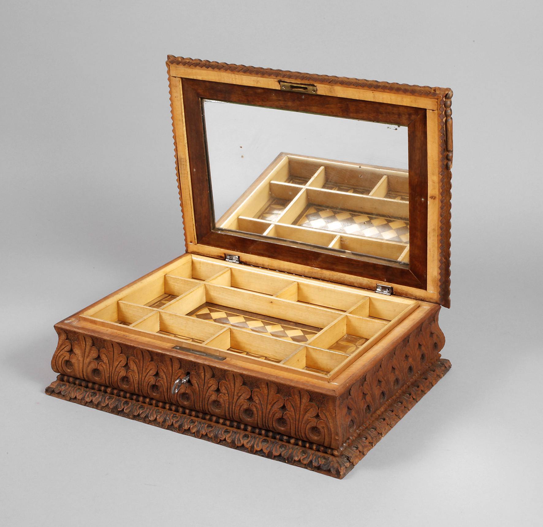 Geschnitzte Schatulle