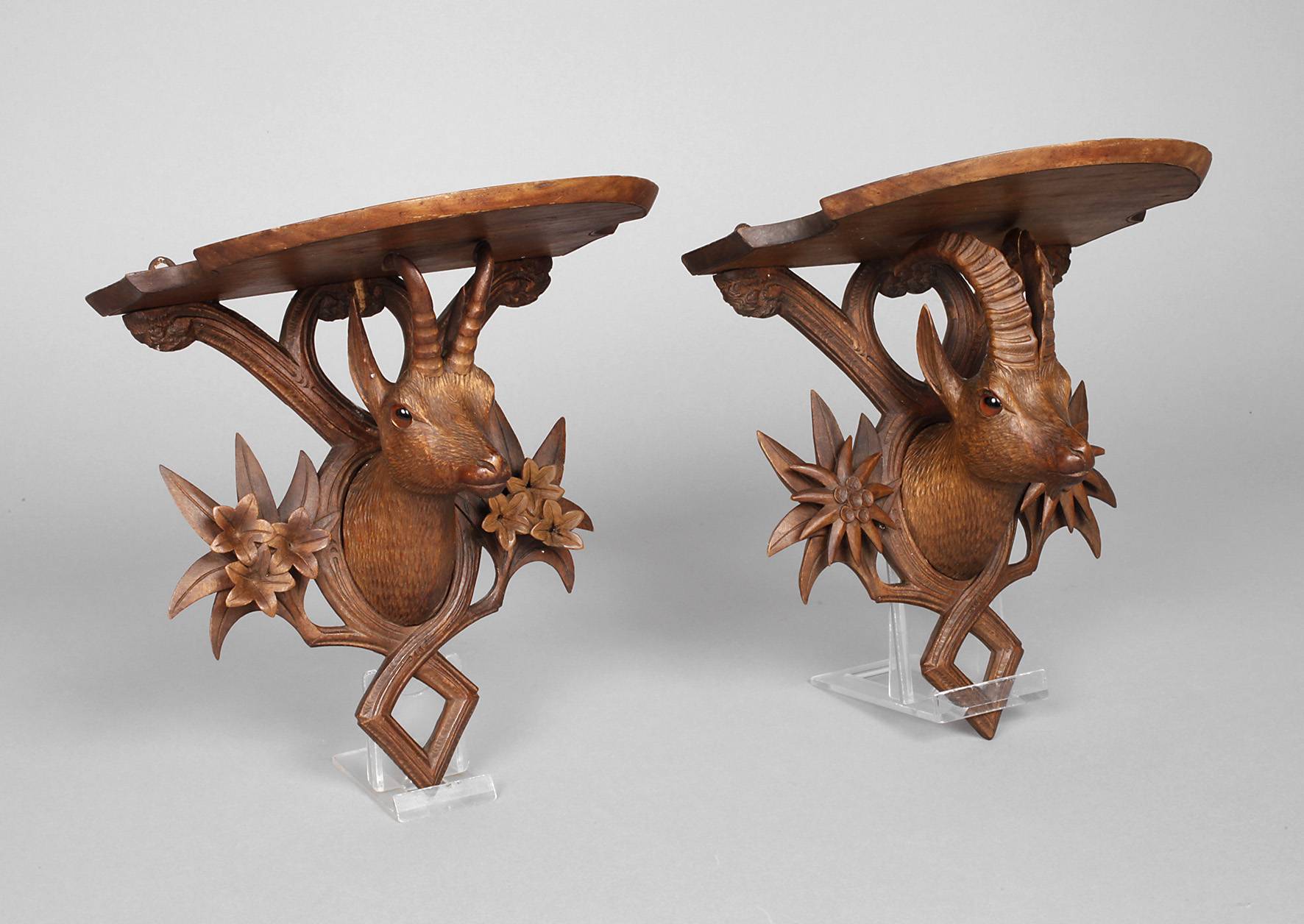 Paar figürliche Konsolen