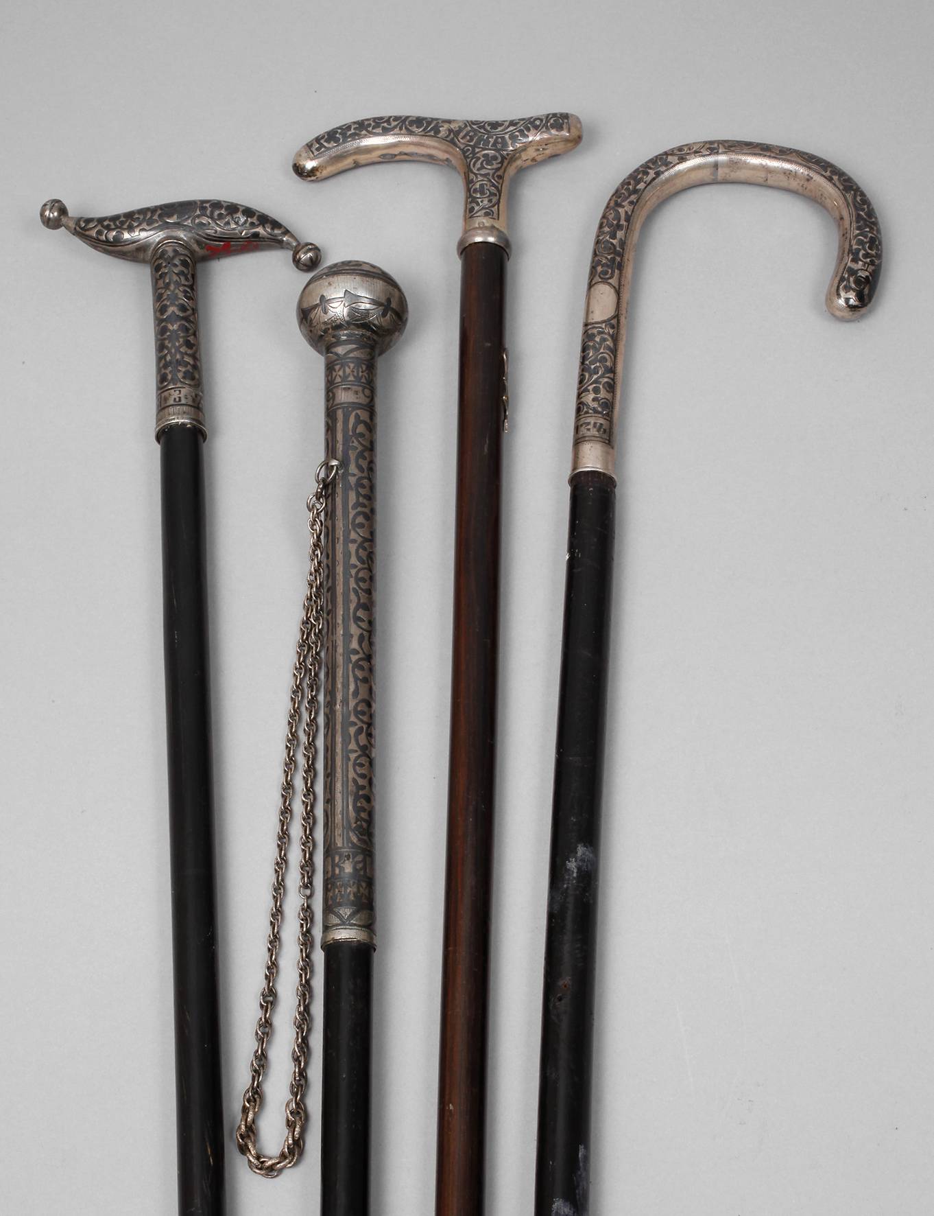 Vier Spazierstöcke