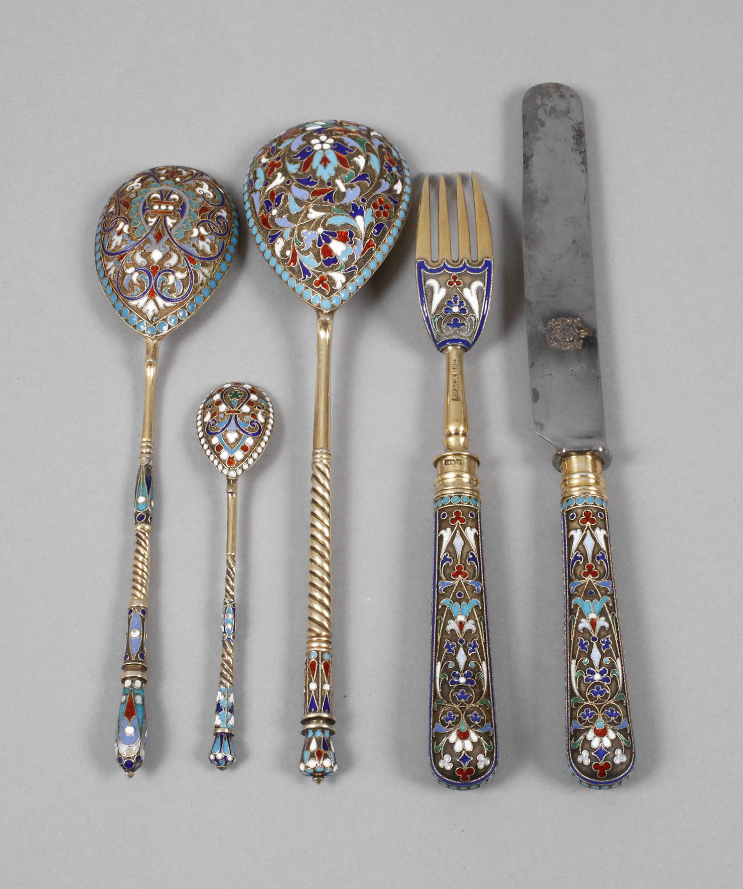 Russland fünf Besteckteile Silber und Email