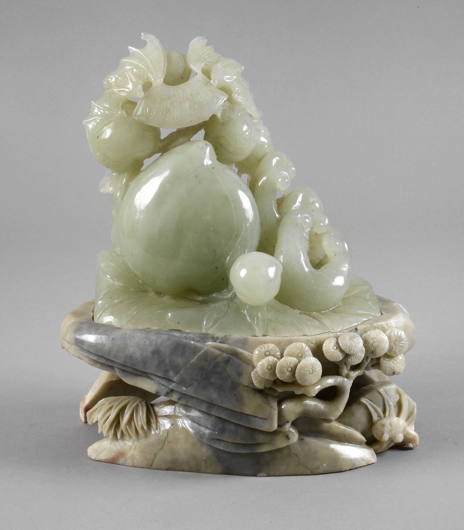 Zweiteilige Steinschnitzerei