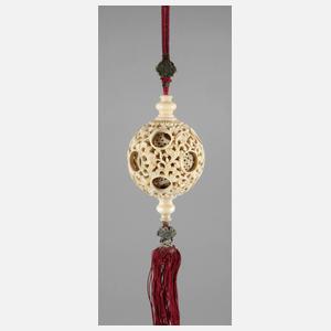 Feine Elfenbeinschnitzerei