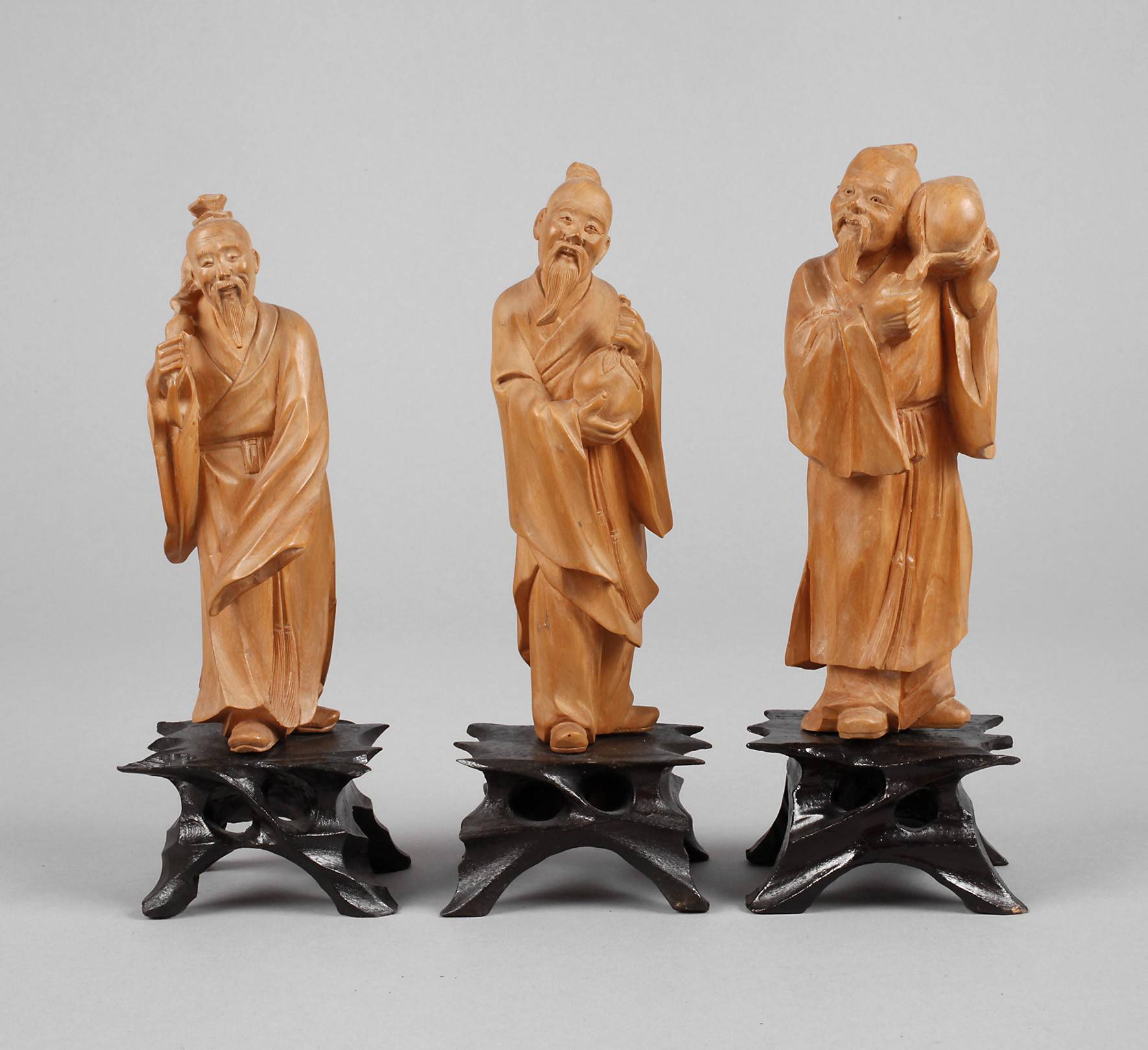 Drei figürliche Schnitzereien