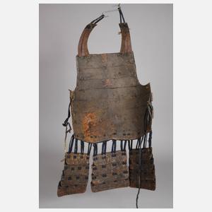 Yoroi der Samurai und Katana