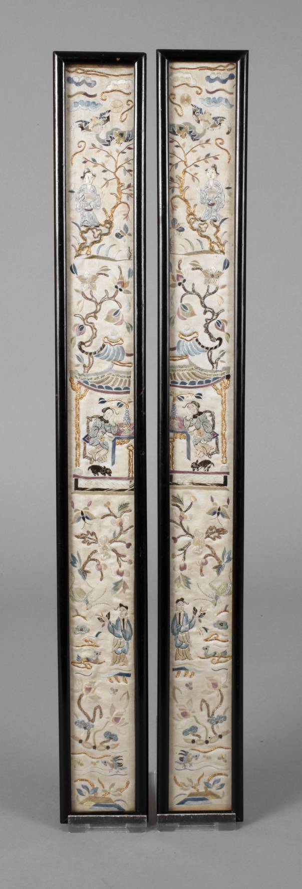 Paar Seidenstickereien