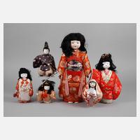 Sechs japanische Puppen111