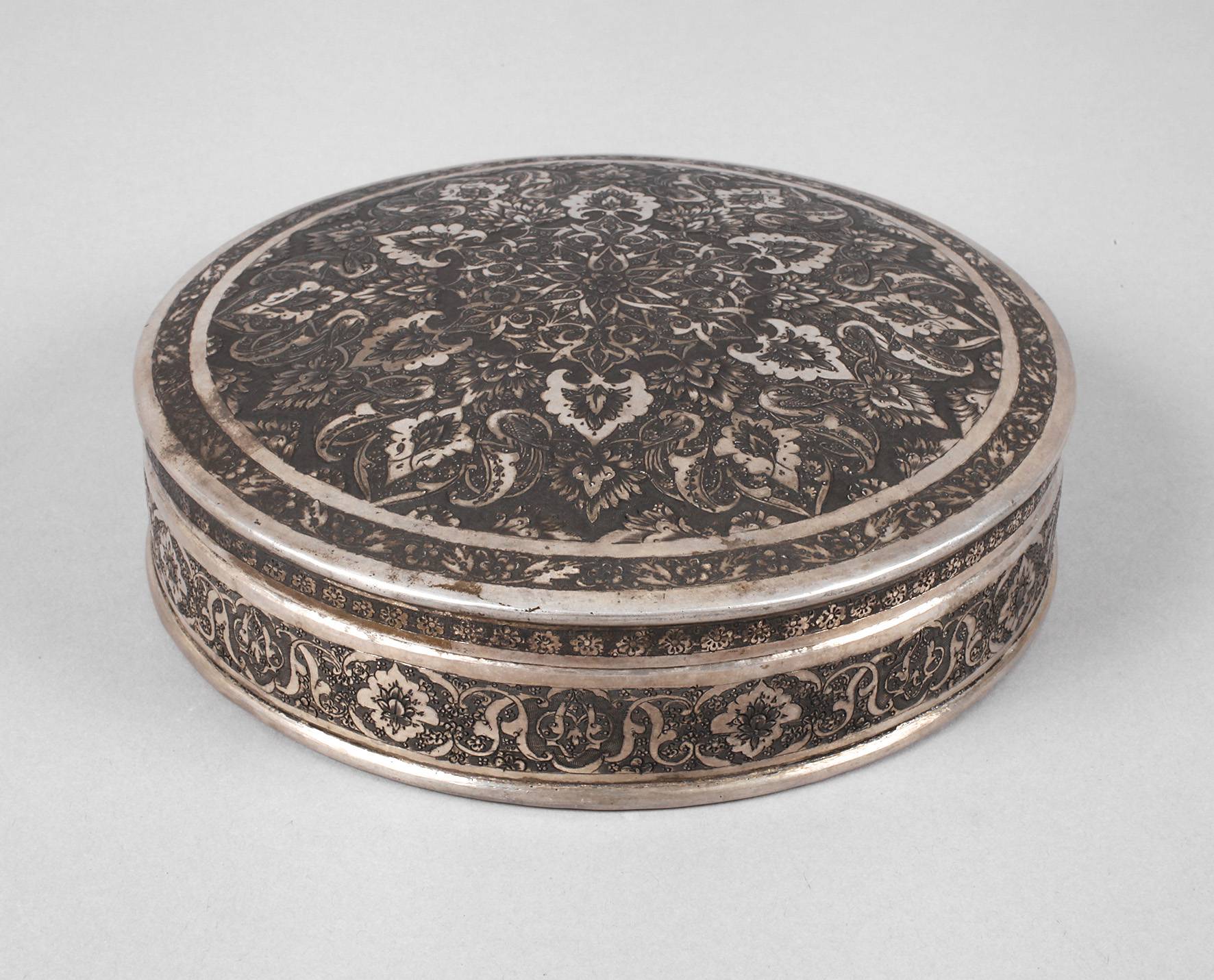 Persische Silberrunddose
