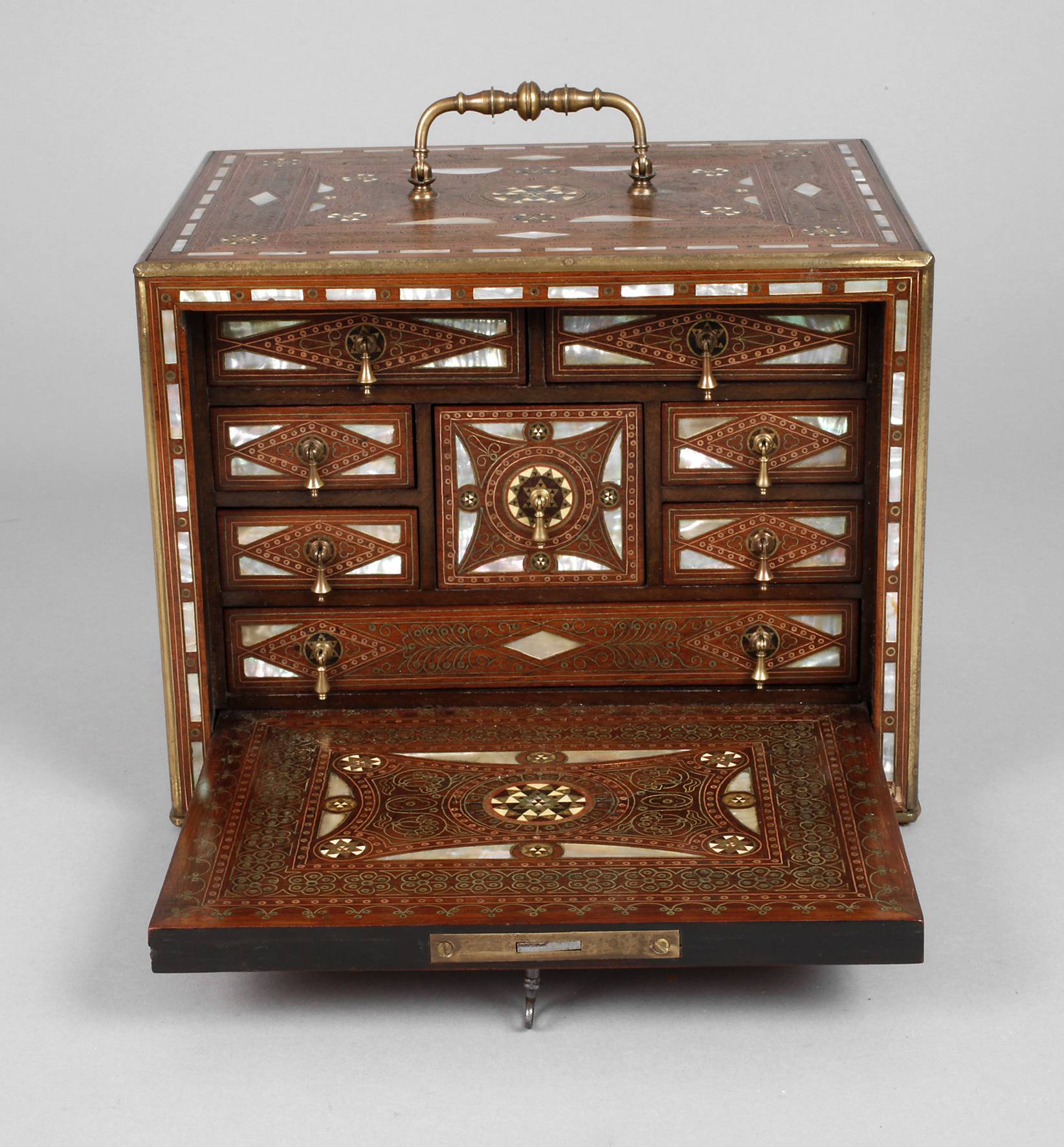 Persisches Kabinettschränkchen