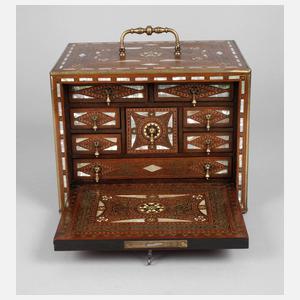 Persisches Kabinettschränkchen