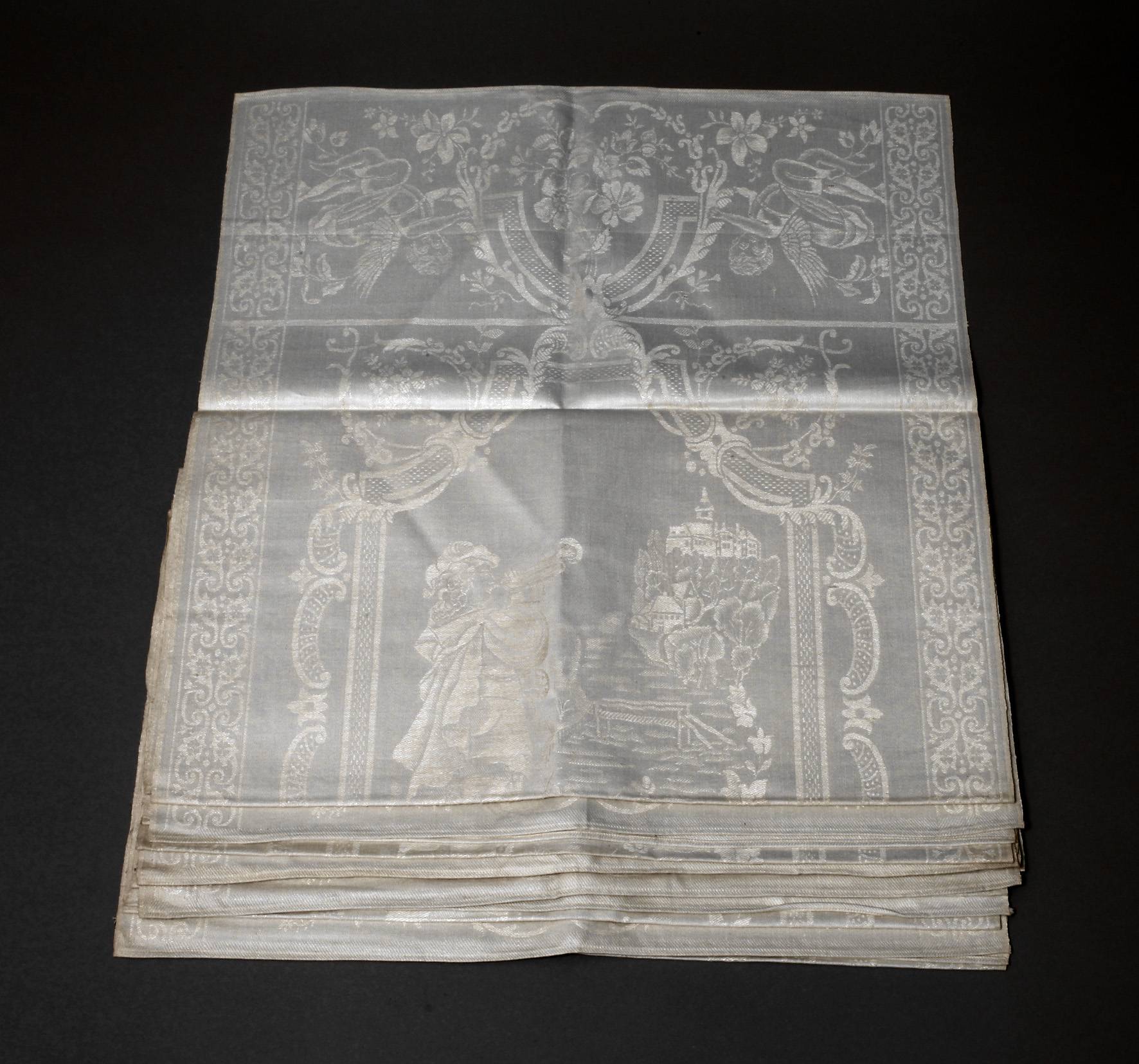 Sechs Handtücher Historismus