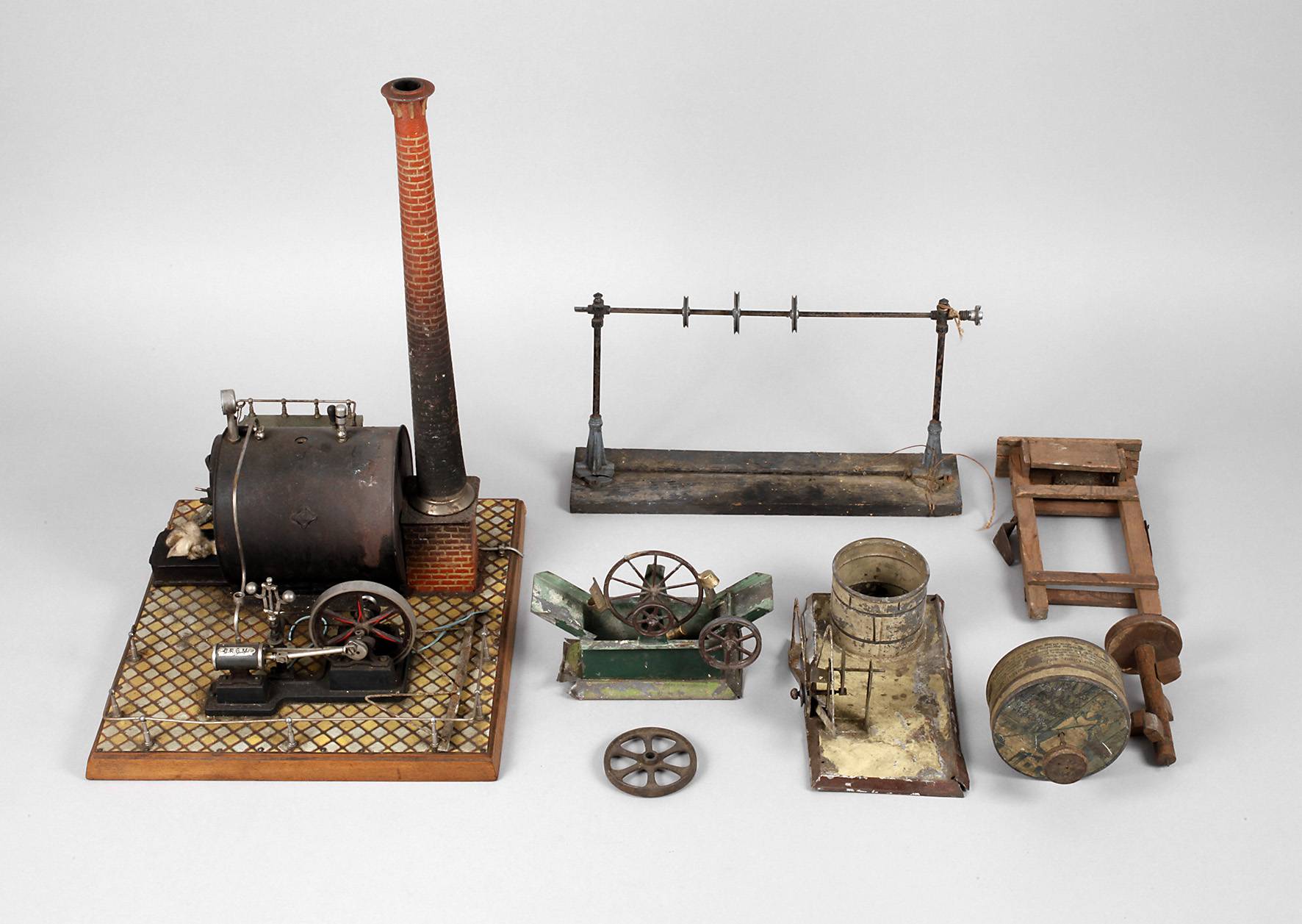 Große Dampfmaschine mit Zubehör