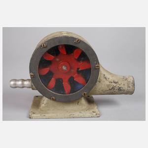 Kleine Pelton-Turbine mit Transmissionsaufnahme