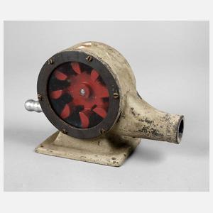 Kleine Pelton-Turbine mit Transmissionsaufnahme