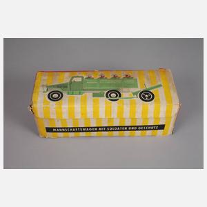 NVA Mannschaftswagen mit Soldaten