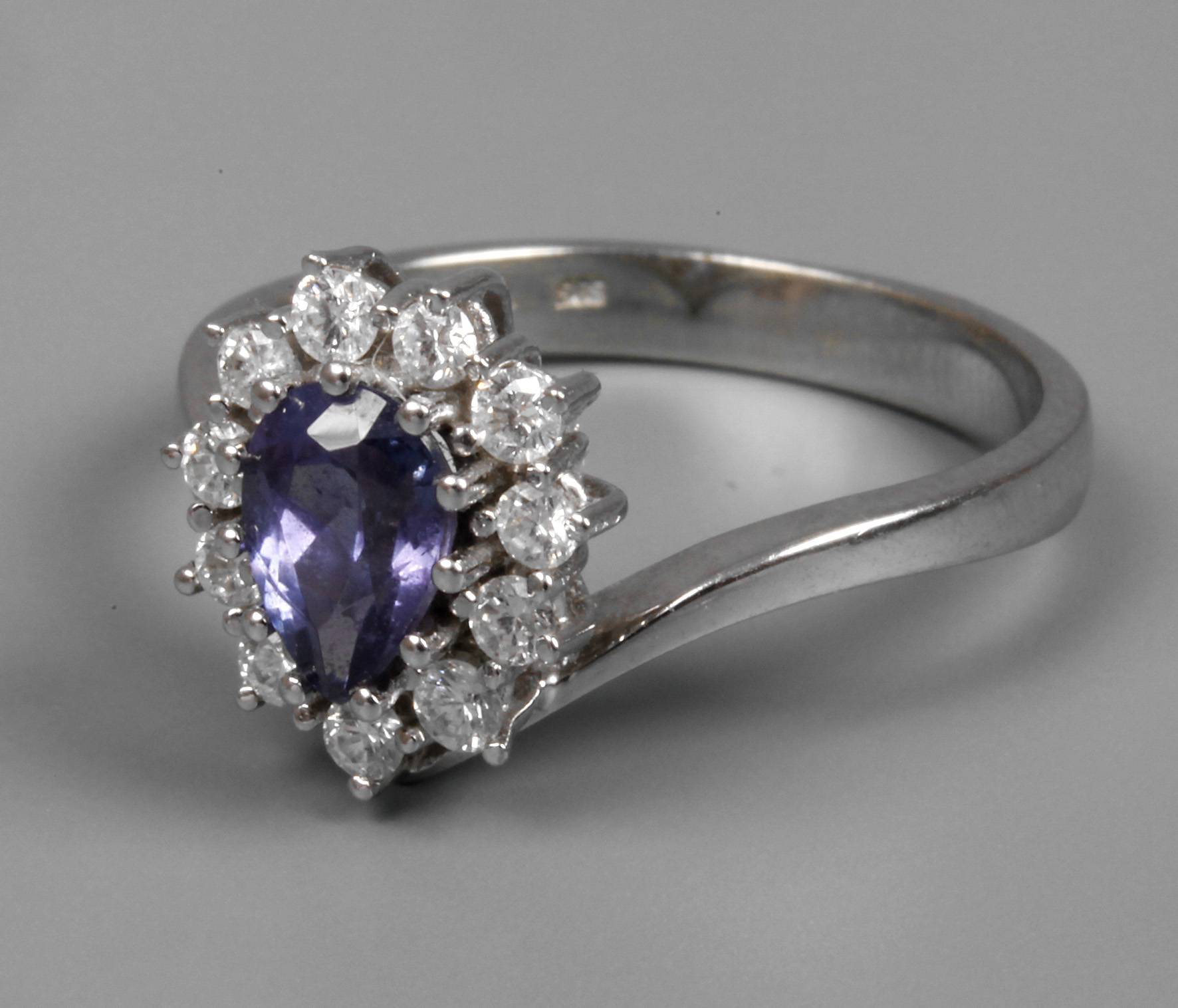 Damenring mit Saphir und Brillanten