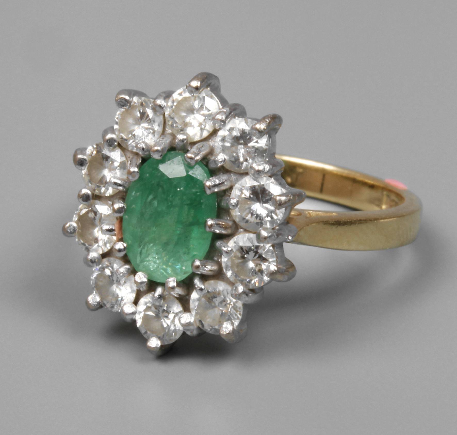 Damenring mit Smaragd und Brillanten