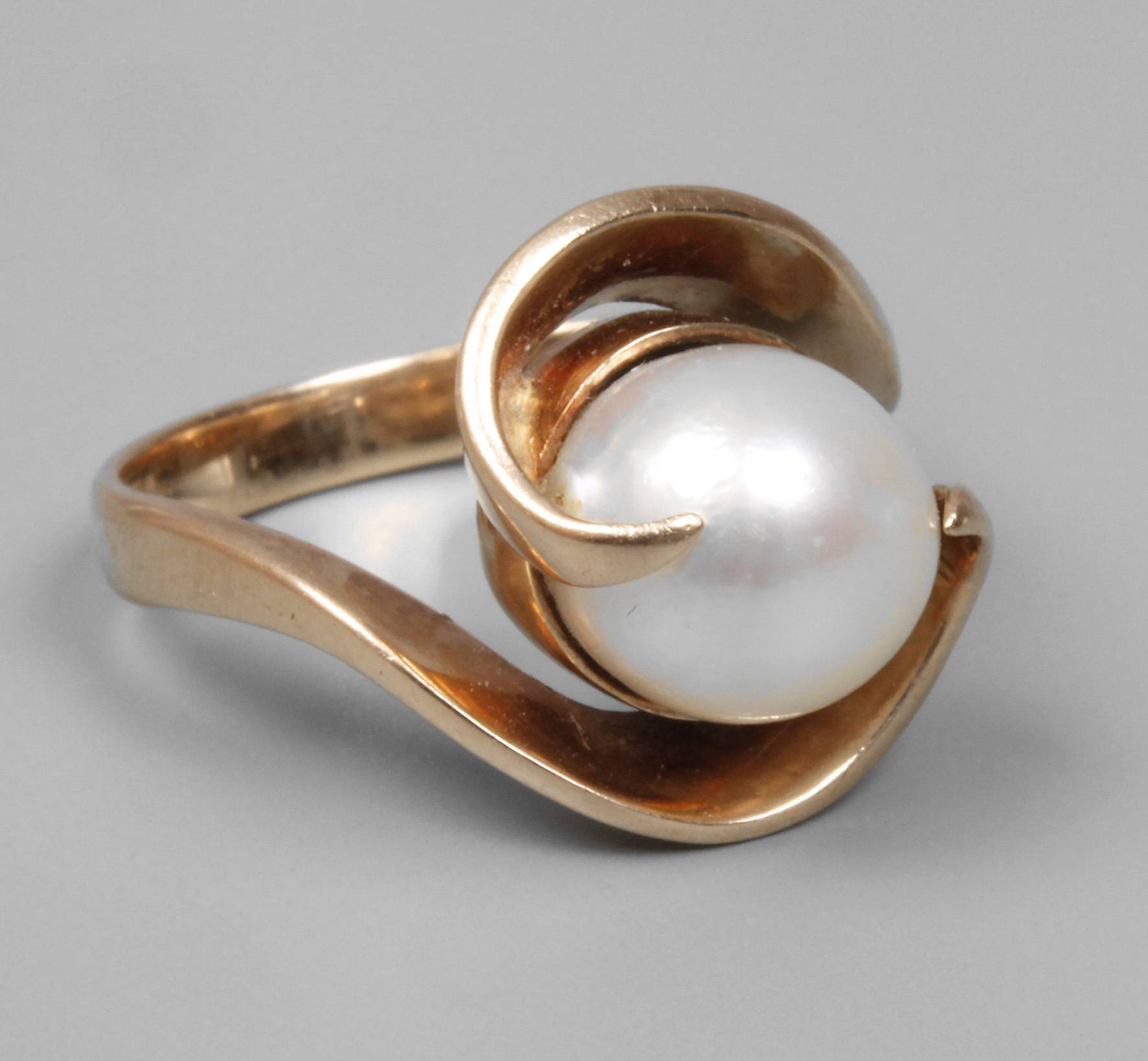 Damenring mit Perle