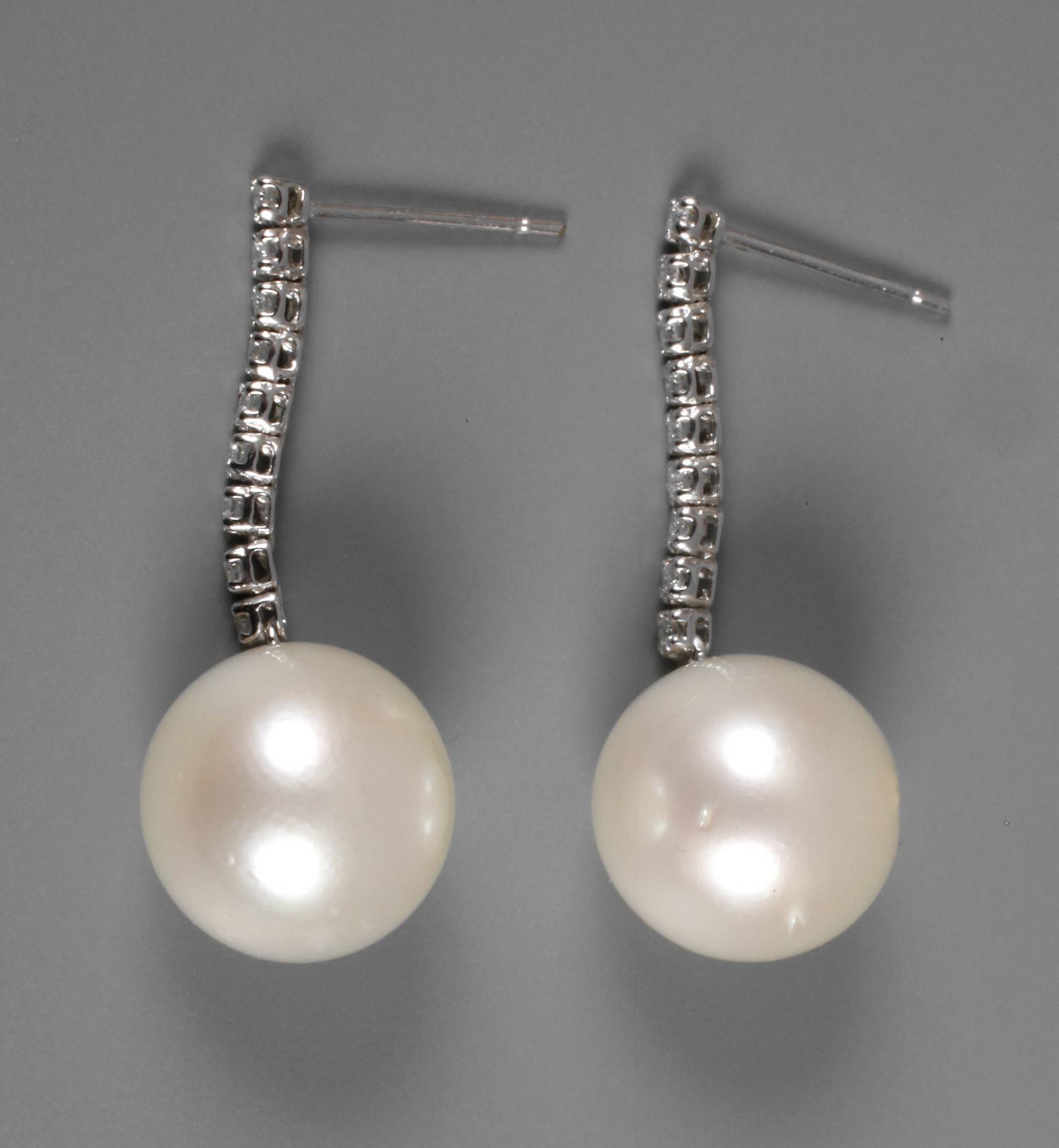 Paar Ohrhänger mit Perlen