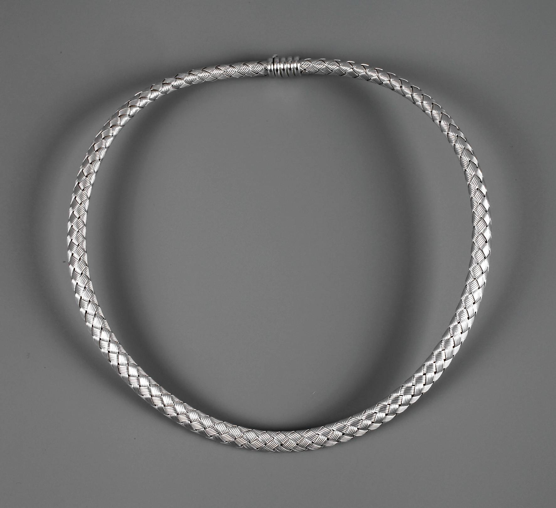 Hochwertiges Flechtcollier
