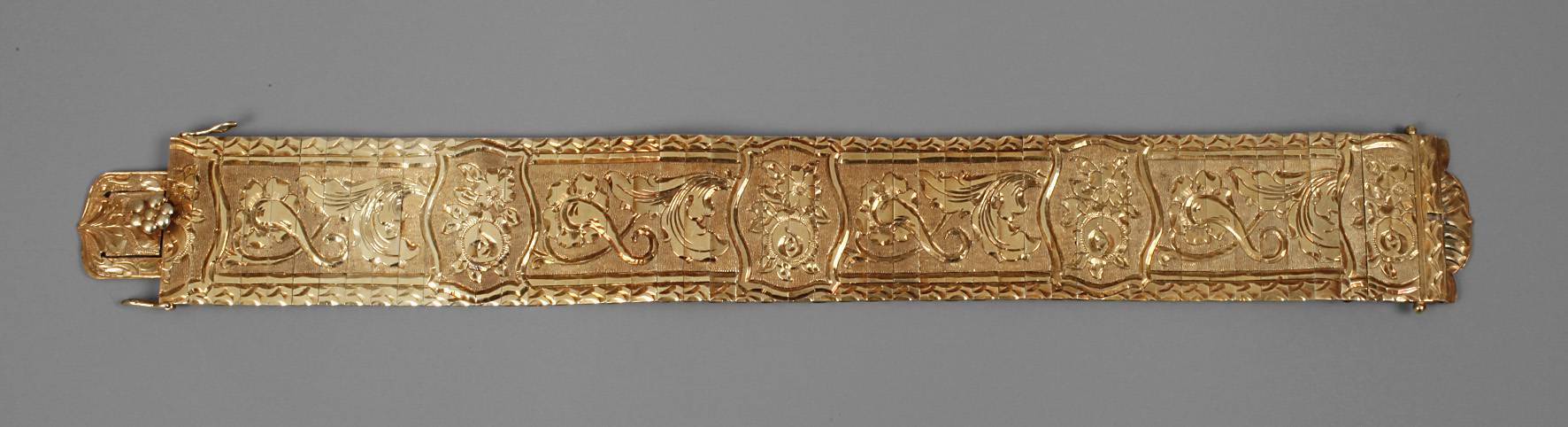 Graviertes Goldarmband