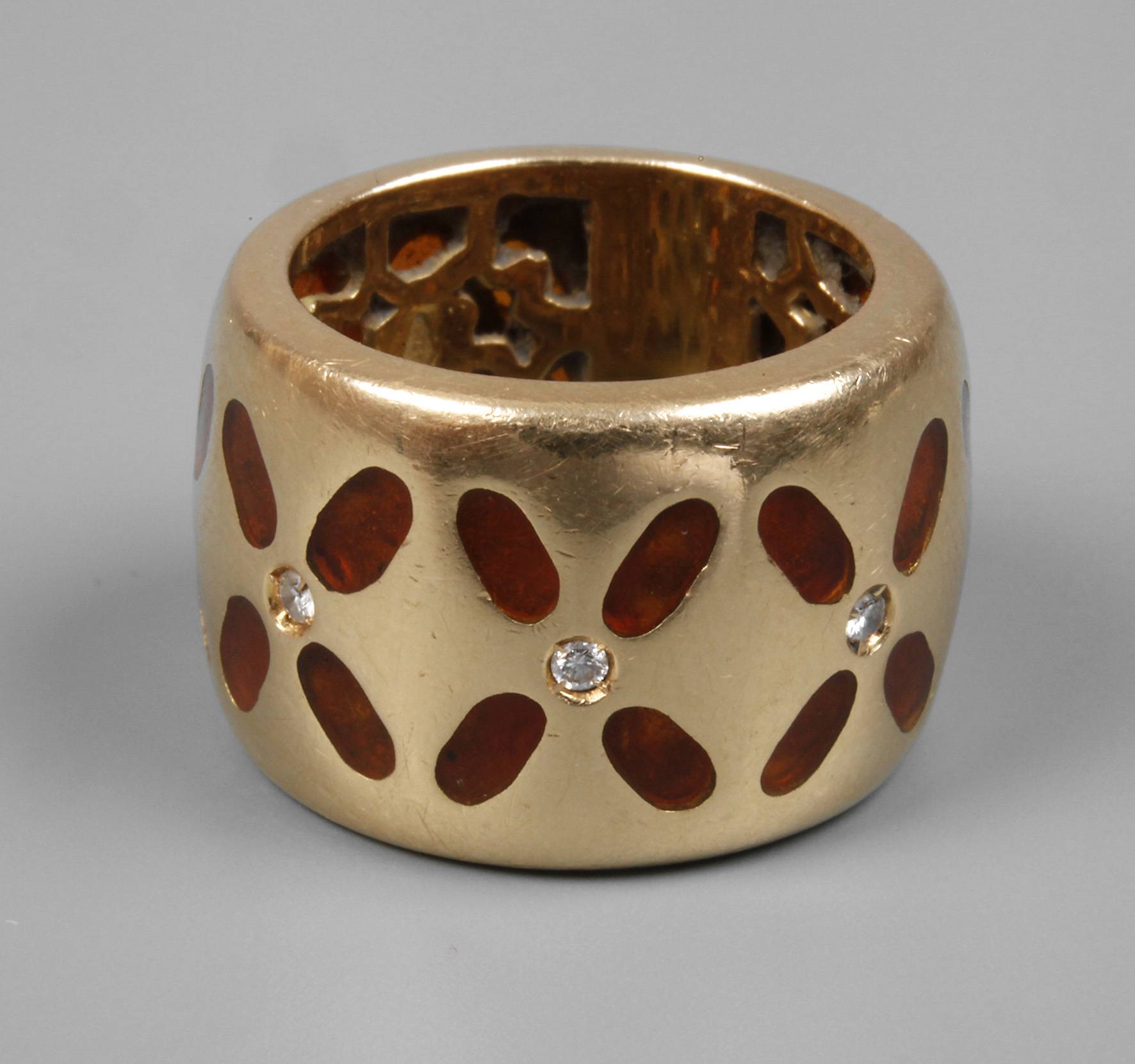 Breiter Ring mit Brillanten und Emaille