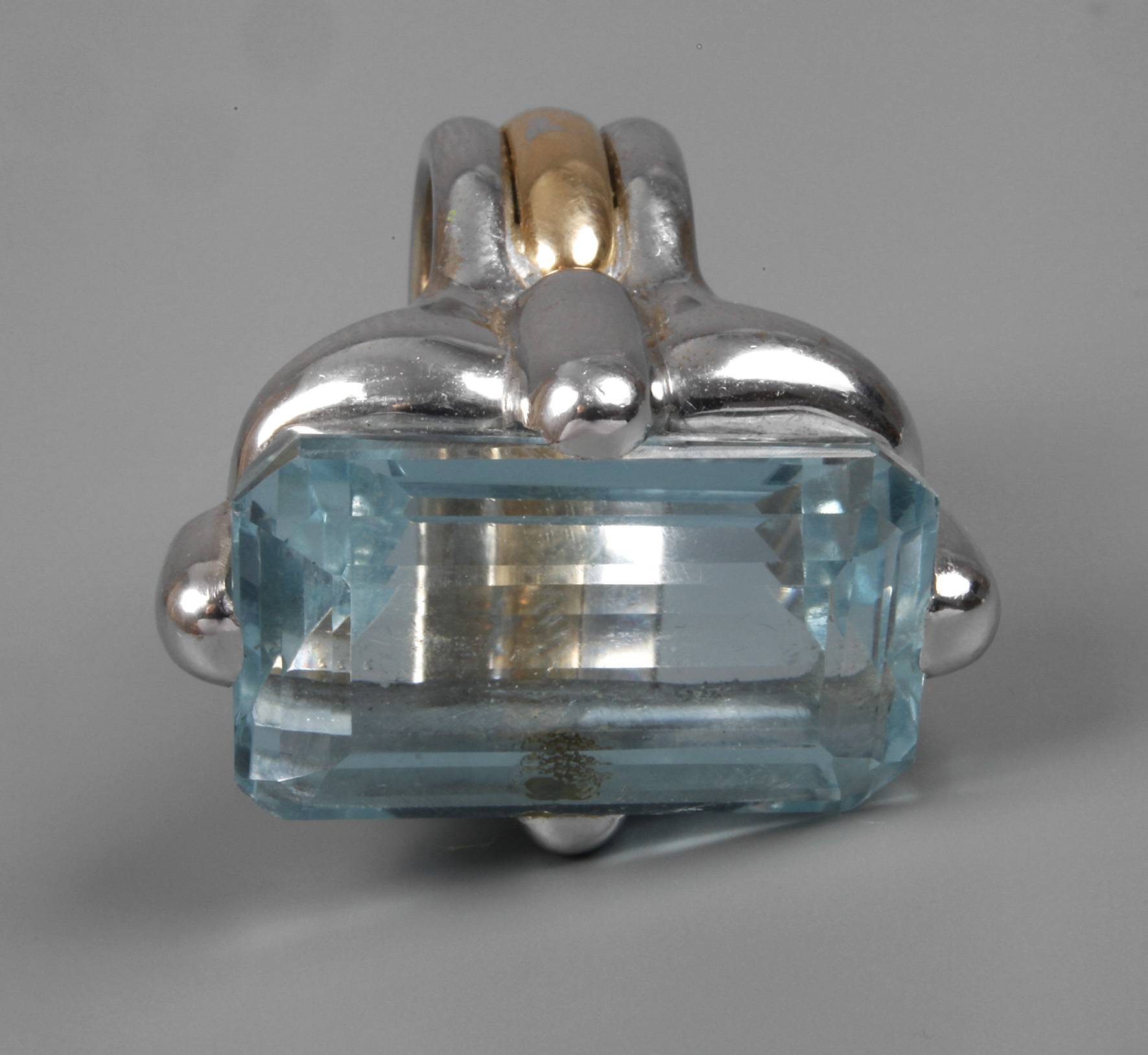 Damenring mit großem Blautopas