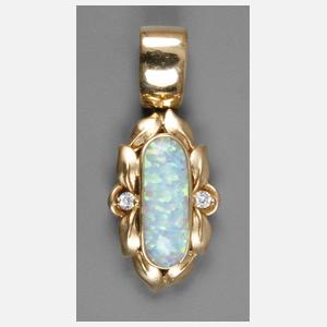 Anhänger mit Edelopal und Brillanten