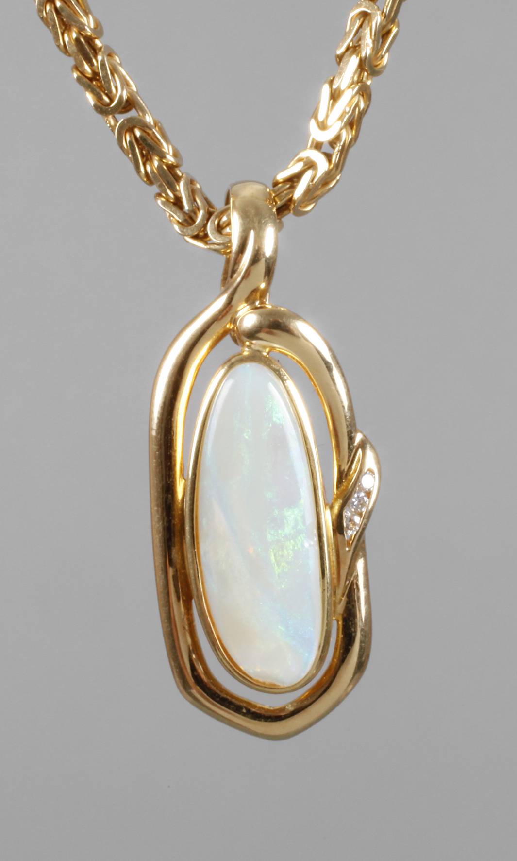 Edelopalanhänger an massiver Königskette