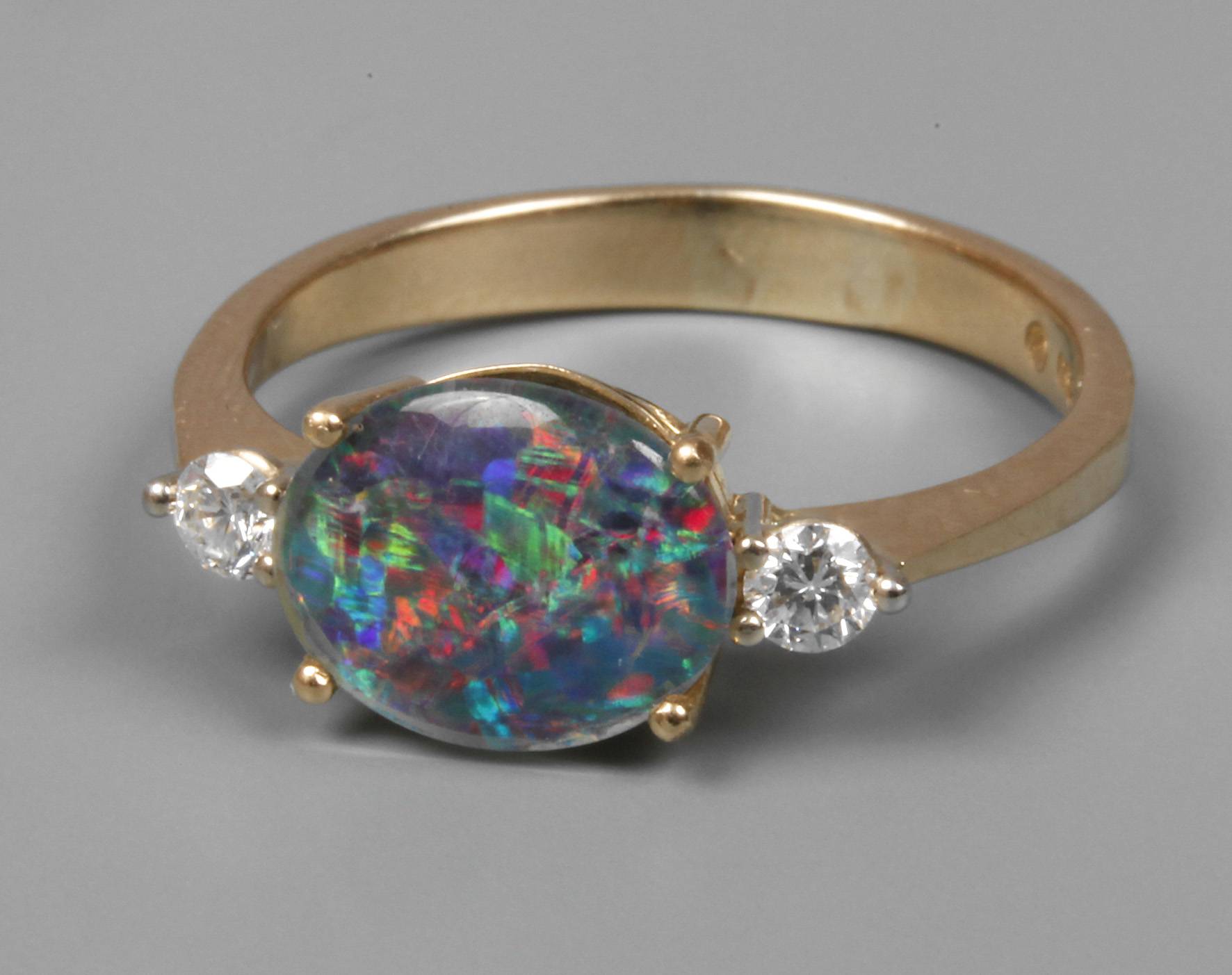 Damenring mit Opal und Brillanten