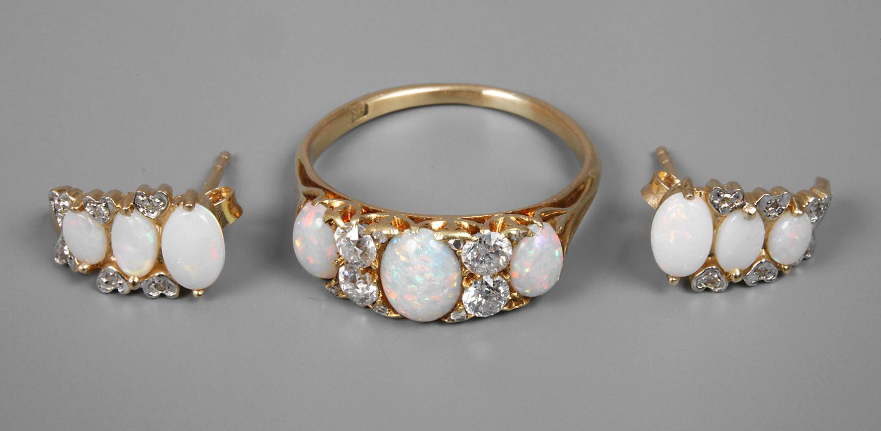 Schmuckset mit Edelopal