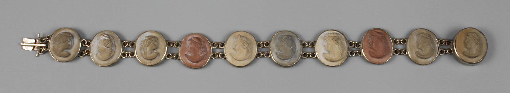 Armband mit Lavakameen