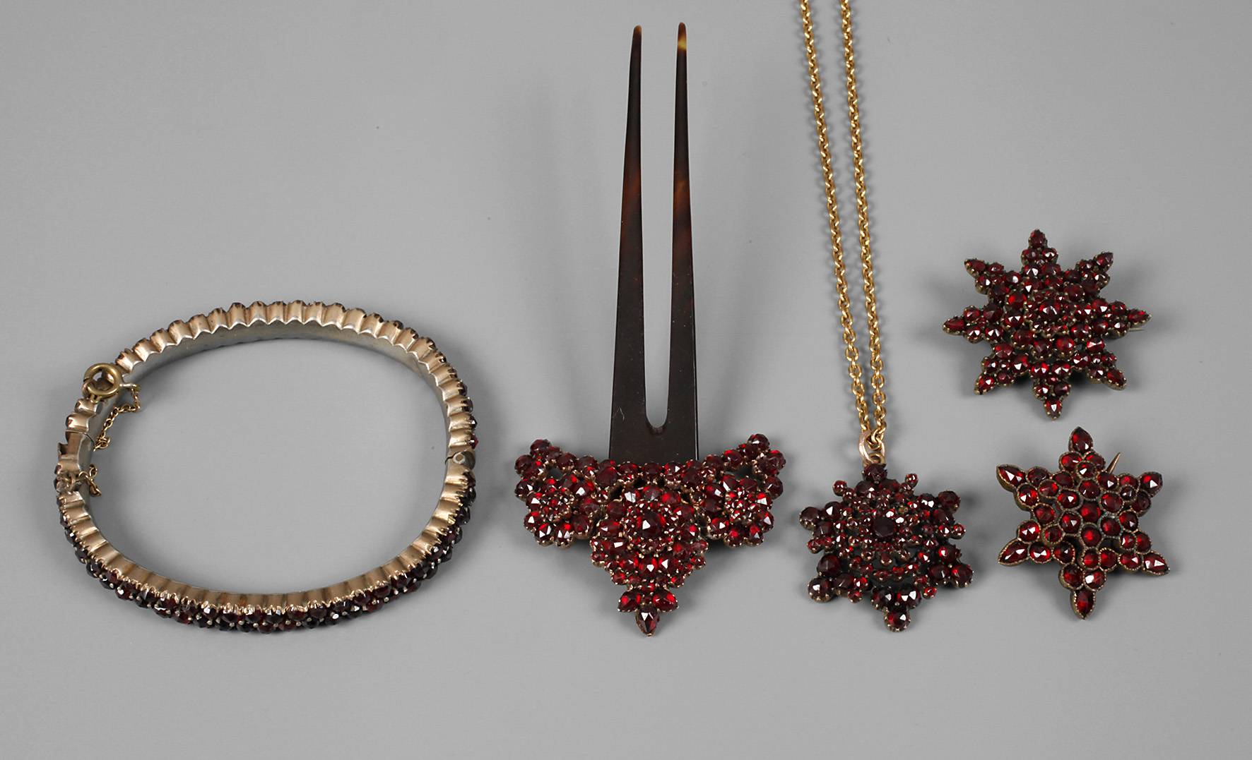 Sammlung Granatschmuck