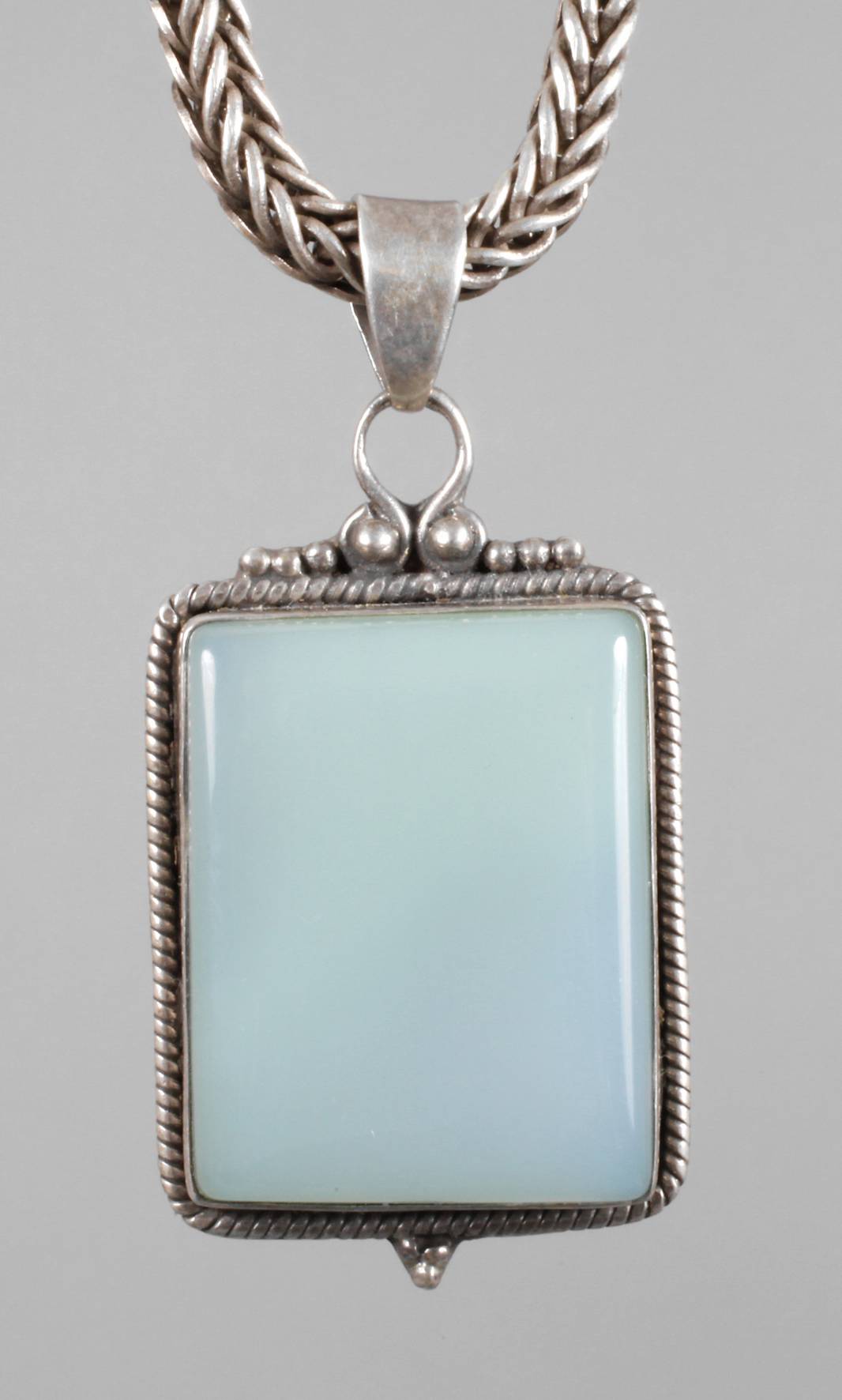 Anhänger mit Achat an Schlangenkette