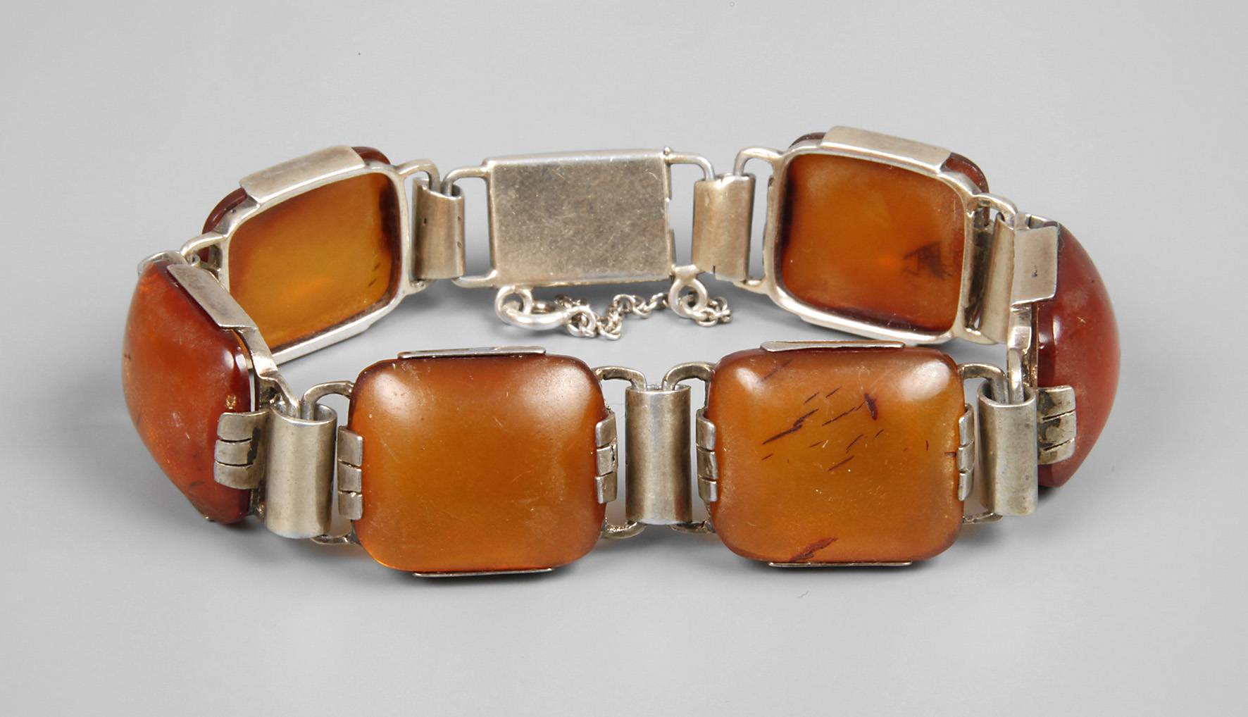 Armband mit Bernsteinbesatz