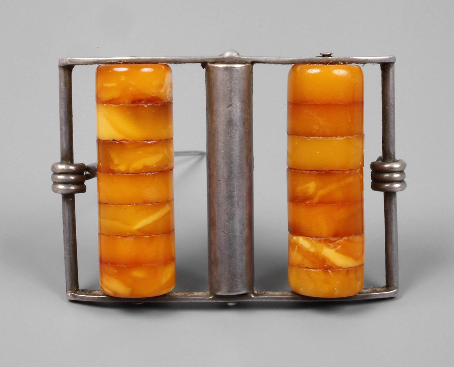 Brosche mit Bernsteinbesatz