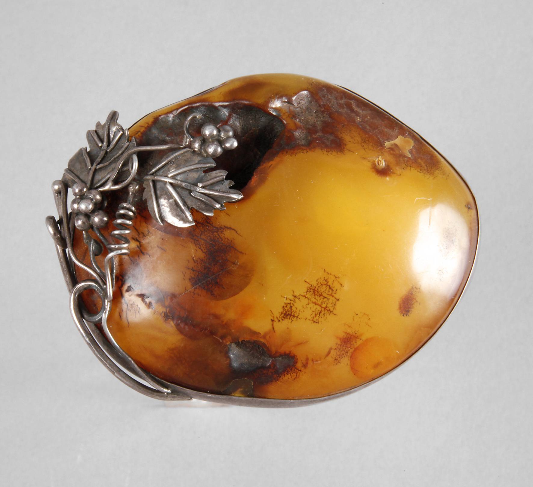 Große Bernsteinbrosche