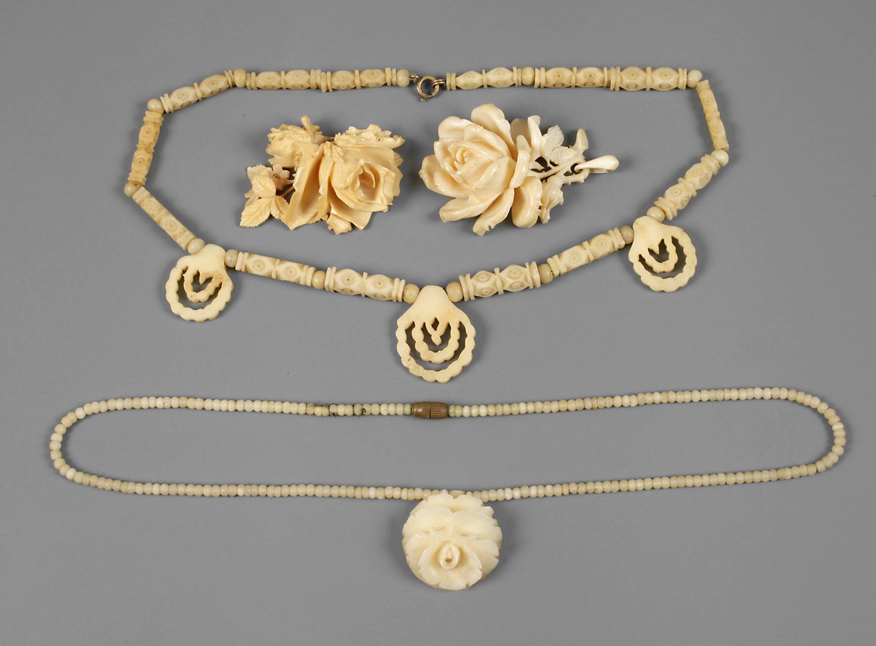 Konvolut Elfenbeinschmuck