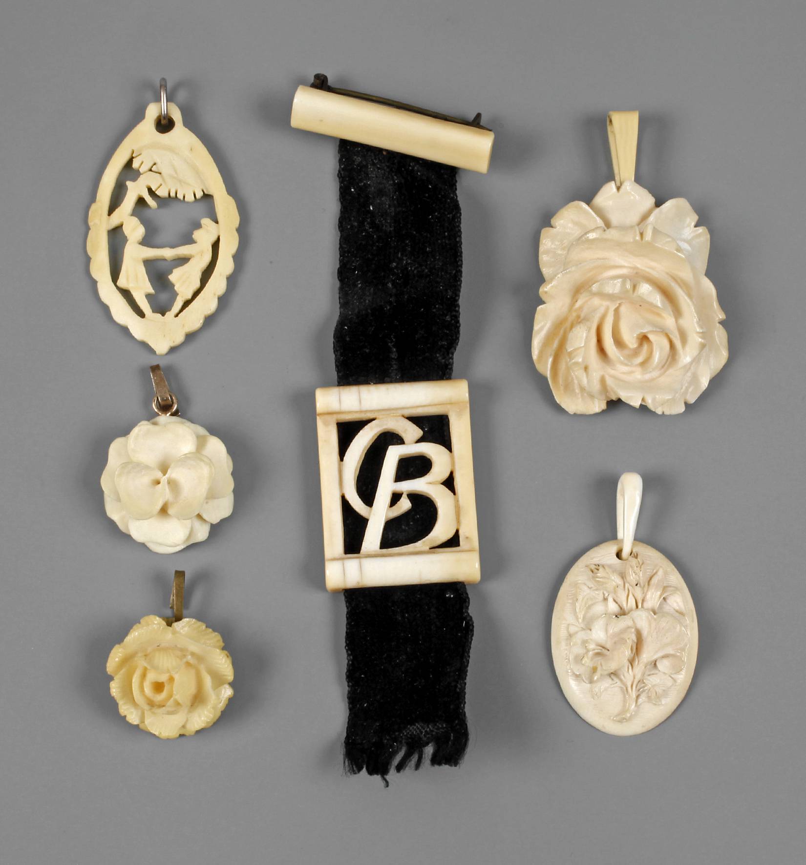 Konvolut Elfenbeinschmuck