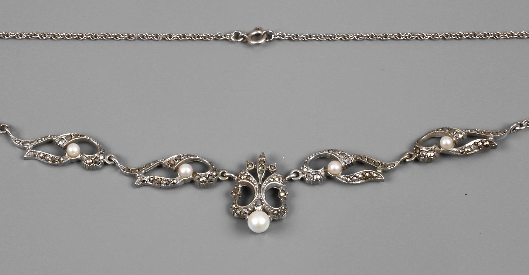 Feines Art déco-Collier