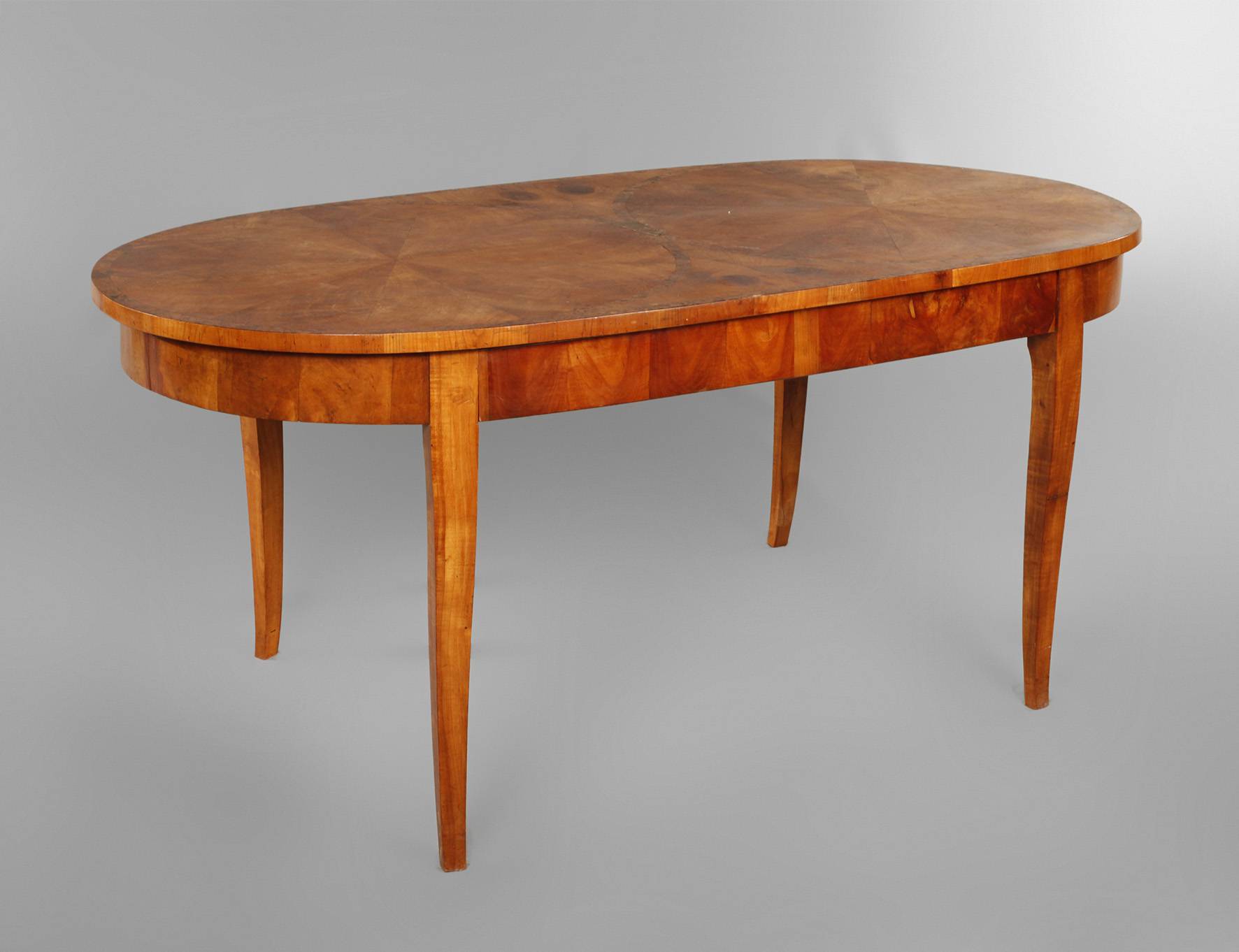 Großer Biedermeiertisch