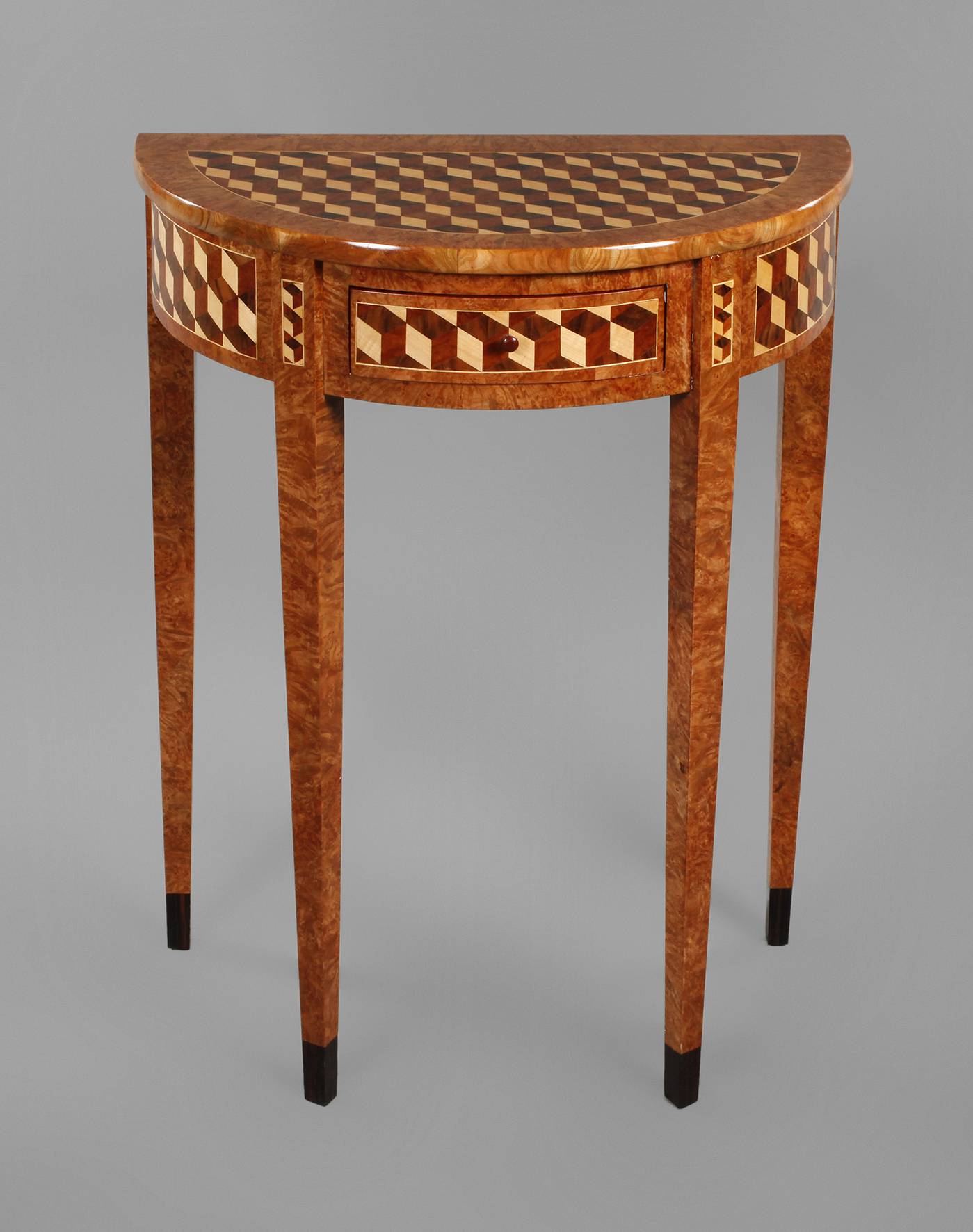 Kleiner Demi Lune-Tisch