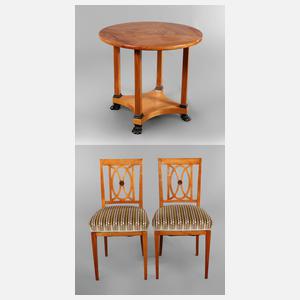 Tisch und zwei Stühle