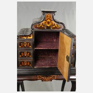 Kleiner Kabinettschrank