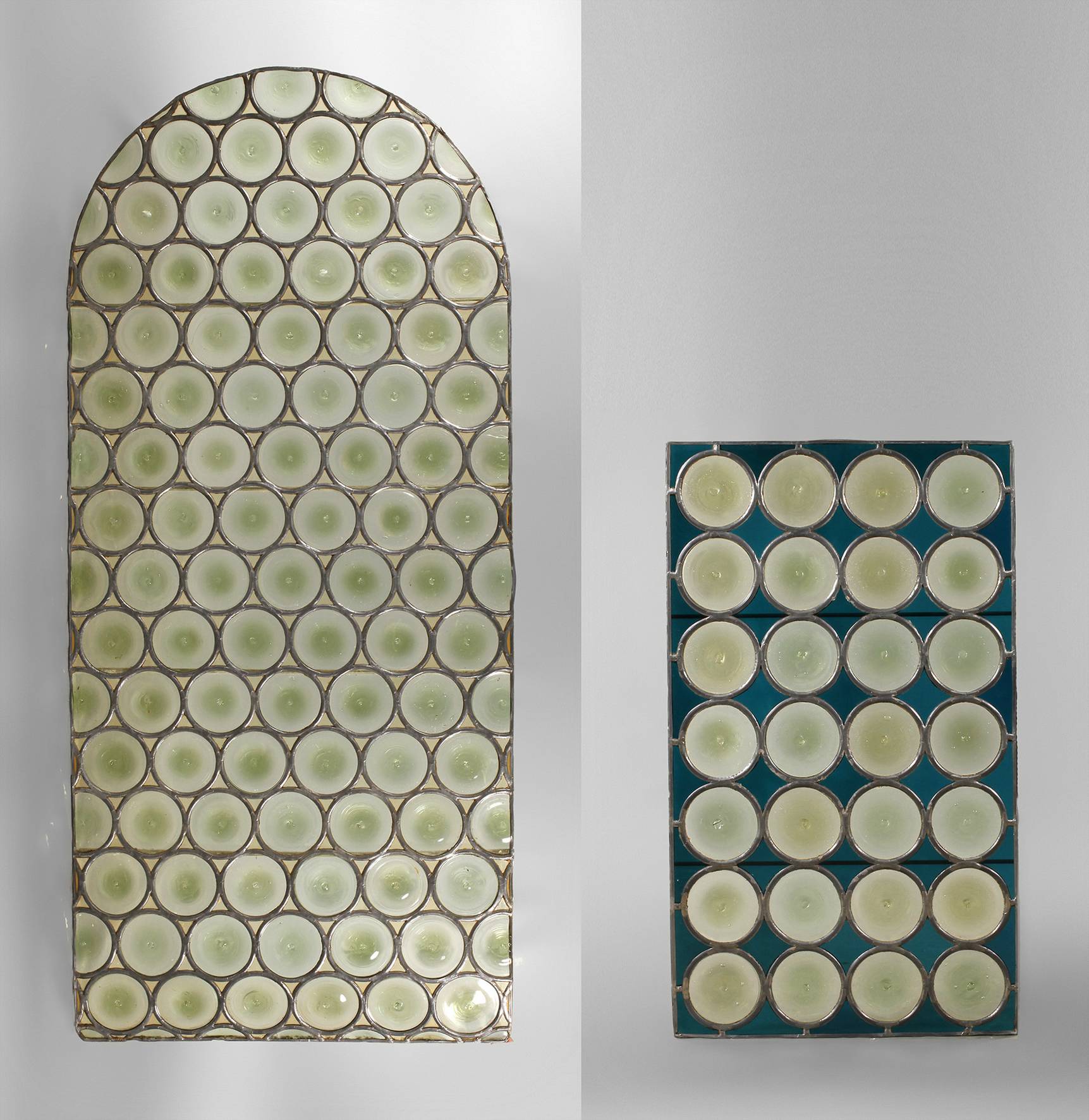 Zwei Bleiglasfenster