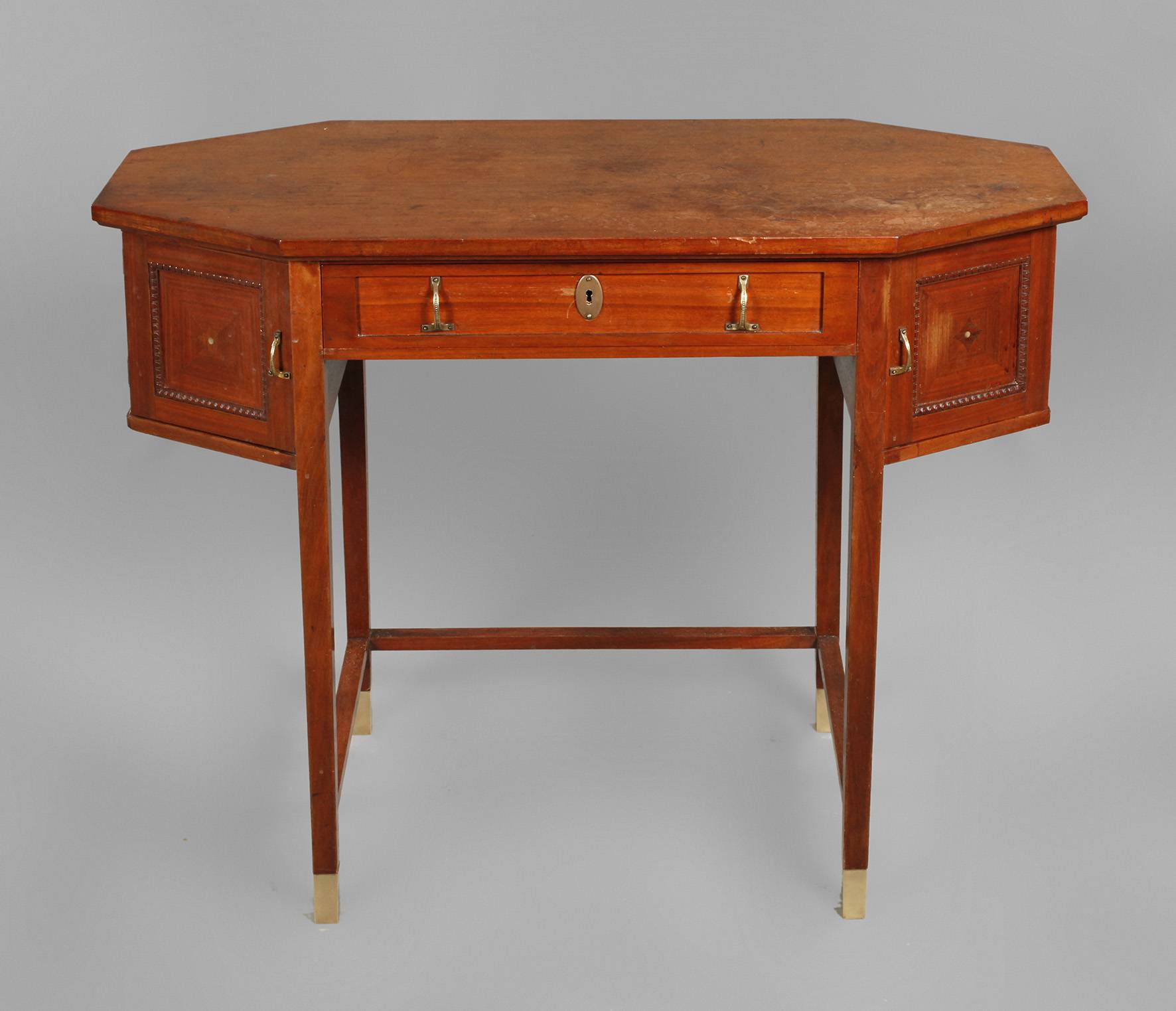 Kleine Jugendstil-Poudreuse