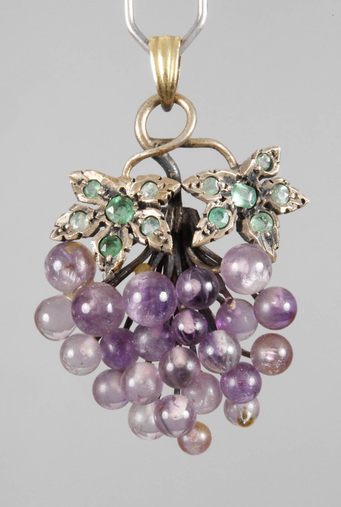 Anhänger mit Amethyst und Smaragden
