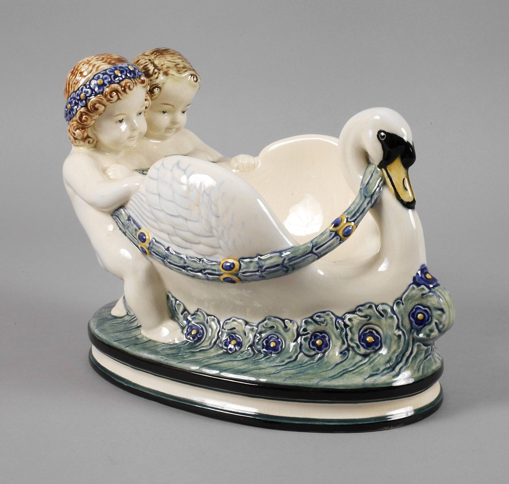 Karlsruhe Tafelaufsatz mit zwei Putten