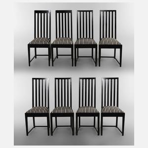 Acht Speisezimmerstühle