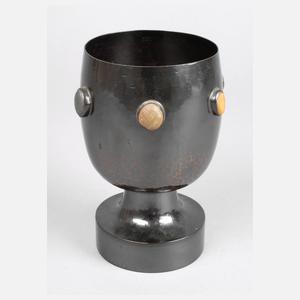 Pokal mit Steinbesatz